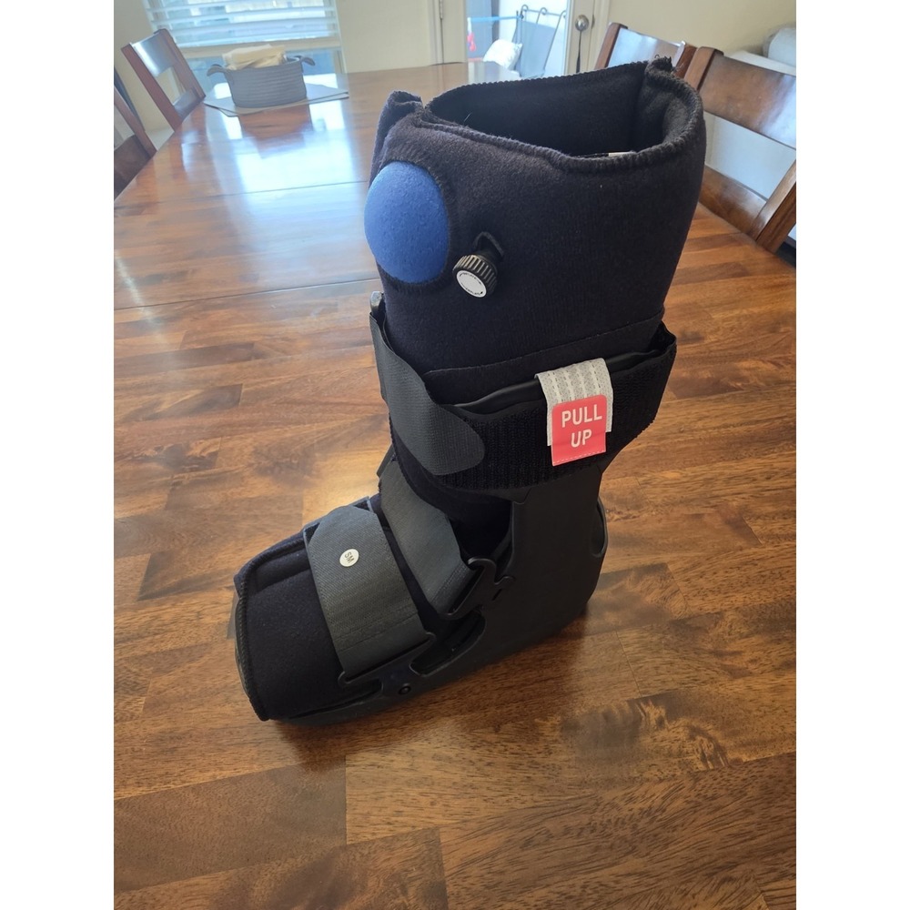 OSSUR AW0500BLKC Form Fit Air Walker Small New